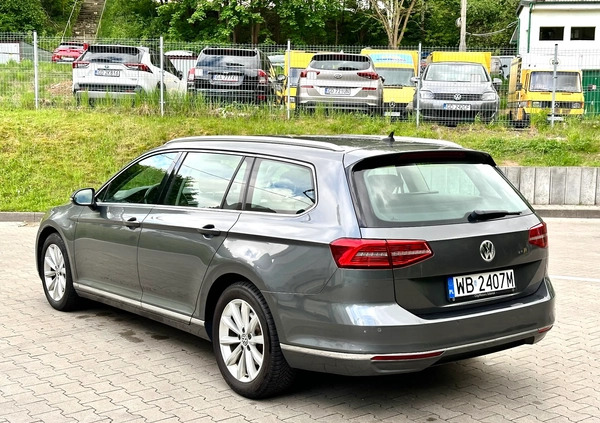 Volkswagen Passat cena 59999 przebieg: 200000, rok produkcji 2016 z Gdynia małe 596